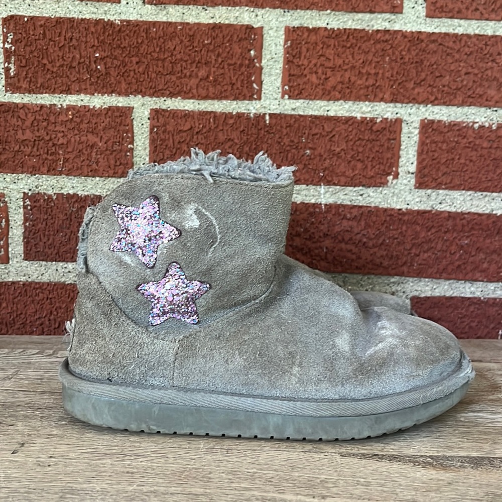KOOLABURA big kid size 1 soft boots.